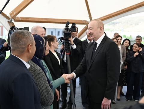 Prezident və birinci xanım Şükürbəyli kəndinə köçən sakinlərlə görüşüblər - YENİLƏNİB