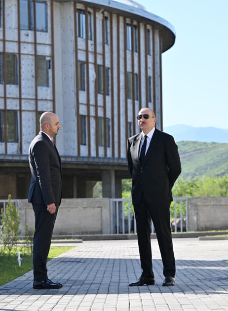 Prezident İlham Əliyev Zəngilan şəhərində inşa olunmuş ilk yaşayış kompleksinin açılışında iştirak edib