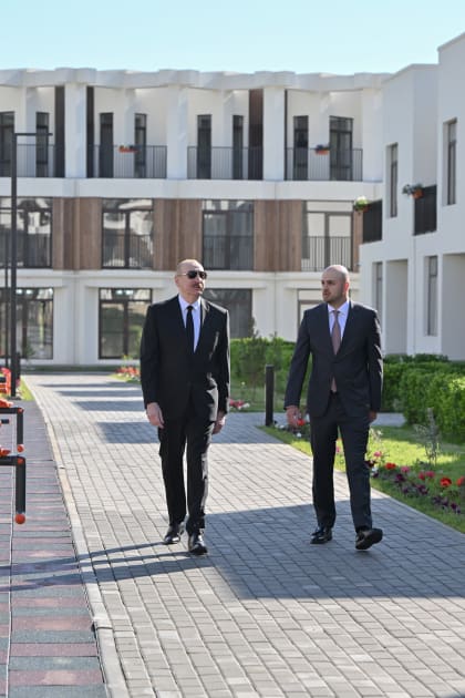Prezident İlham Əliyev Zəngilan şəhərində inşa olunmuş ilk yaşayış kompleksinin açılışında iştirak edib