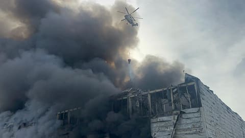  Lökbatanda yanğın baş verən anbarın söndürülməsinə 2 helikopter cəlb olunub  -  YENİLƏNİB 7