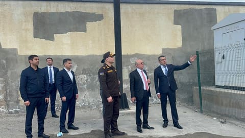  Lökbatanda yanğın baş verən anbarın söndürülməsinə 2 helikopter cəlb olunub  -  YENİLƏNİB 7