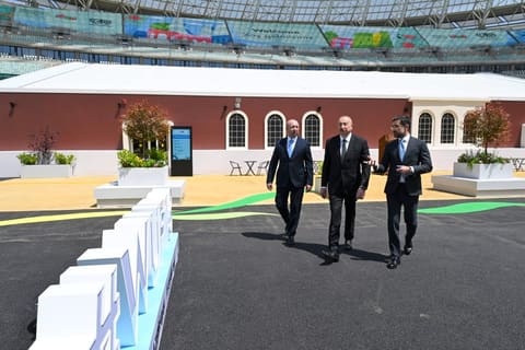 İlham Əliyev Bakı Olimpiya Stadionunun ərazisində WUF13 ilə bağlı görülən işlərlə tanış olub 