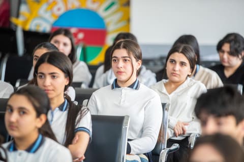 “Təhsildə sosial iş” xidməti çərçivəsində 460 uşağın dərsə davamiyyəti bərpa edilib