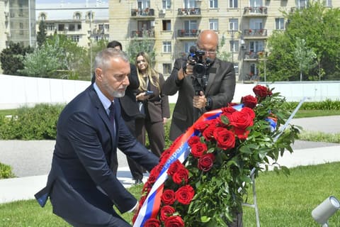 Slovakiya Milli Şurasının sədri Zəfər parkını ziyarət edib