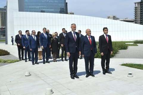 Slovakiya Milli Şurasının sədri Zəfər parkını ziyarət edib
