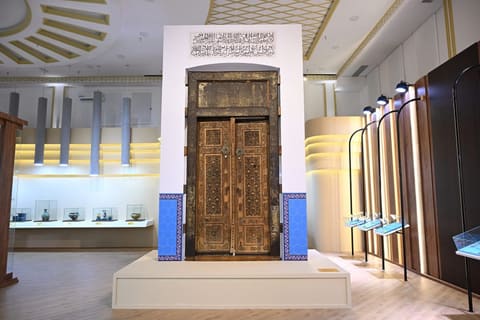  İlham Əliyev və TDT-nin qeyri-rəsmi Zirvə görüşünün digər iştirakçıları Türküstanda bir sıra mədəni məkanlarla tanış olublar