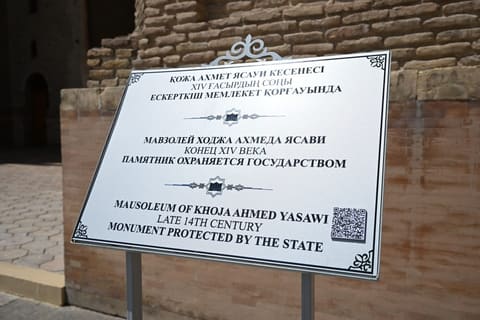  İlham Əliyev və TDT-nin qeyri-rəsmi Zirvə görüşünün digər iştirakçıları Türküstanda bir sıra mədəni məkanlarla tanış olublar