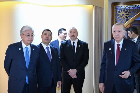  İlham Əliyev və TDT-nin qeyri-rəsmi Zirvə görüşünün digər iştirakçıları Türküstanda bir sıra mədəni məkanlarla tanış olublar