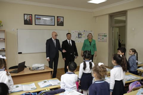 Nazir müavini Firudin Qurbanov Tovuzda təhsil ictimaiyyəti, valideyn və şagirdlərlə görüşüb
