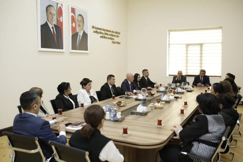 Nazir müavini Firudin Qurbanov Tovuzda təhsil ictimaiyyəti, valideyn və şagirdlərlə görüşüb