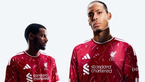 "Liverpul" yeni mövsüm ev formalarını təqdim edib 