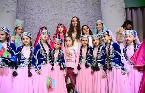 SƏNƏT Uşaq Musiqi və İncəsənət Mərkəzində Müstəqillik Günü münasibətilə konsert təşkil edilib
