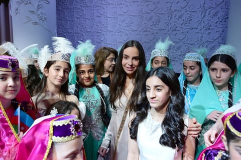 SƏNƏT Uşaq Musiqi və İncəsənət Mərkəzində Müstəqillik Günü münasibətilə konsert təşkil edilib