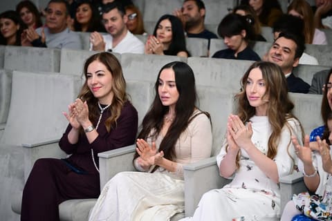 SƏNƏT Uşaq Musiqi və İncəsənət Mərkəzində Müstəqillik Günü münasibətilə konsert təşkil edilib