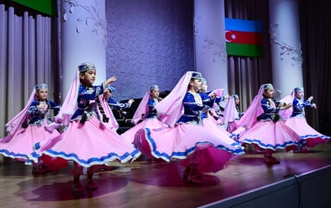 SƏNƏT Uşaq Musiqi və İncəsənət Mərkəzində Müstəqillik Günü münasibətilə konsert təşkil edilib