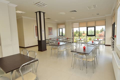 Emin Əmrullayev İsmayıllı Dövlət Peşə Təhsil Mərkəzinin Qobustan Korpusunda olub