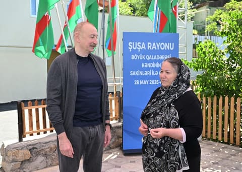 Prezident İlham Əliyev Şuşanın Böyük Qaladərəsi kəndində görülən işlərlə tanış olub, sakinlərlə görüşüb - YENİLƏNİB