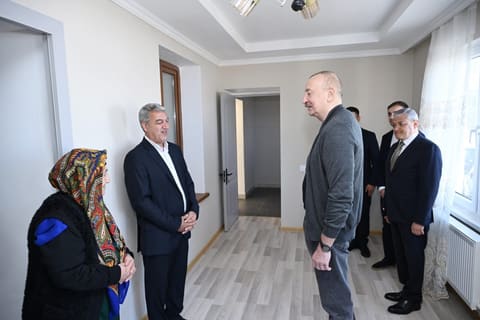 Prezident İlham Əliyev Şuşanın Böyük Qaladərəsi kəndində görülən işlərlə tanış olub, sakinlərlə görüşüb - YENİLƏNİB