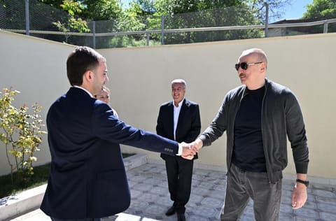 Prezident İlham Əliyev Şuşanın Böyük Qaladərəsi kəndində görülən işlərlə tanış olub, sakinlərlə görüşüb - YENİLƏNİB