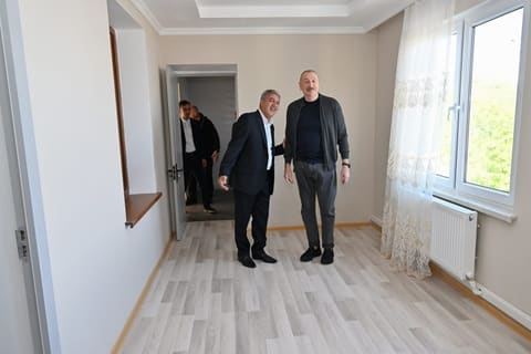 Prezident İlham Əliyev Şuşanın Böyük Qaladərəsi kəndində görülən işlərlə tanış olub, sakinlərlə görüşüb - YENİLƏNİB