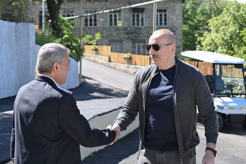 Prezident İlham Əliyev Şuşanın Böyük Qaladərəsi kəndində görülən işlərlə tanış olub, sakinlərlə görüşüb - YENİLƏNİB