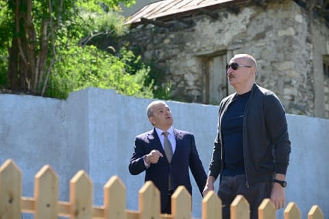 Prezident İlham Əliyev Şuşanın Böyük Qaladərəsi kəndində görülən işlərlə tanış olub, sakinlərlə görüşüb - YENİLƏNİB