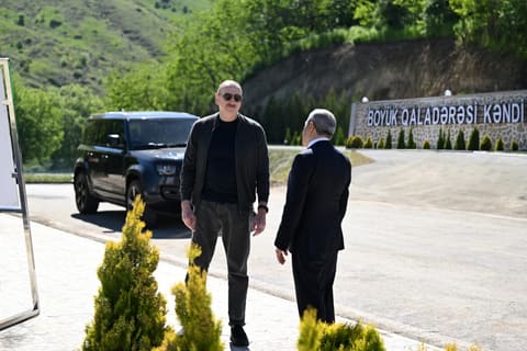 Prezident İlham Əliyev Şuşanın Böyük Qaladərəsi kəndində görülən işlərlə tanış olub, sakinlərlə görüşüb - YENİLƏNİB
