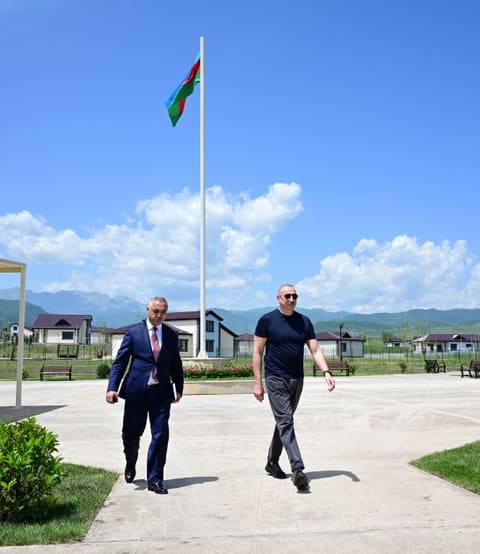 Prezident İlham Əliyev Xocalıda hərbi qulluqçular üçün nəzərdə tutulan fərdi evlərdə yaradılmış şəraitlə tanış olub