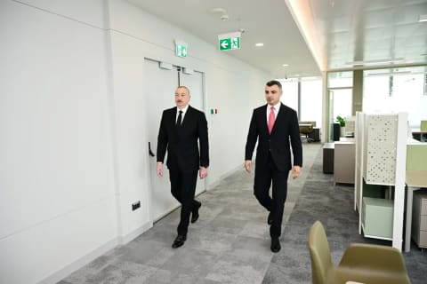 İlham Əliyev Mərkəzi Bankın yeni binasının açılışında iştirak edib 