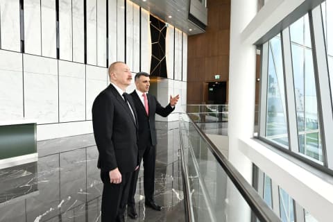 İlham Əliyev Mərkəzi Bankın yeni binasının açılışında iştirak edib 