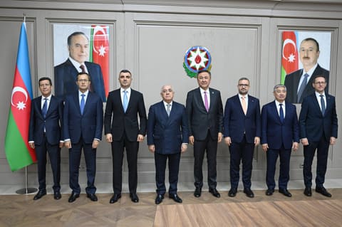 Əli Əsədov Bakıda keçirilən TDT-yə üzv ölkələrin mərkəzi bankları Şurasının iclasının iştirakçıları ilə görüşüb