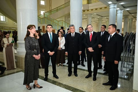 Türkmənistan Dövlət Təsviri Sənət Muzeyində “Azərbaycan milli irsinin inciləri” adlı sərginin açılışı keçirilib