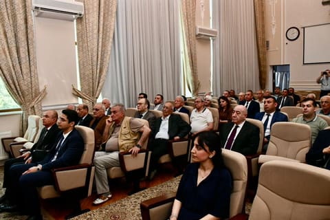 Geologiya İnstitutunda yeni təyinat kollektivə təqdim edilib