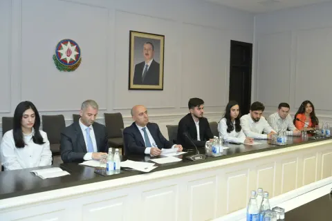 Nazir rəqəmsal texnologiyalar sahəsi üzrə Dövlət Proqramı məzunları ilə görüşüb - Fotolar
