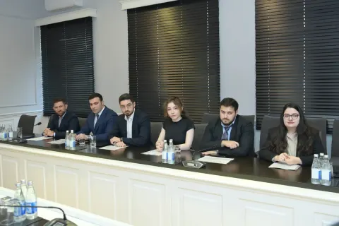 Nazir rəqəmsal texnologiyalar sahəsi üzrə Dövlət Proqramı məzunları ilə görüşüb - Fotolar