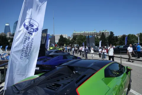 Bakı bulvarında klassik və sürət avtomobillərinin festivalı keçirilir - Fotolar