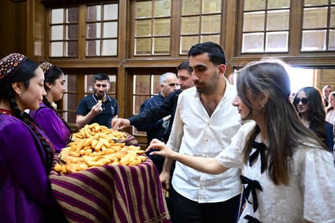 Azərbaycanın media nümayəndələri Türkmənistan muzeyləri ilə tanış olublar 