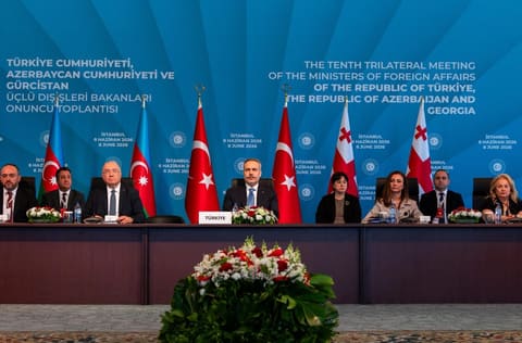 Azərbaycan, Türkiyə və Gürcüstan xarici işlər nazirləri İstanbulda görüşüblər - YENİLƏNİB