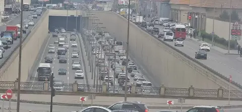 Nəqliyyatın sıxlığı müşahidə olunan yollar açıqlanıb