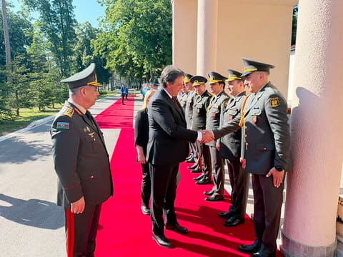 Azərbaycan müdafiə naziri Serbiyada rəsmi səfərdədir