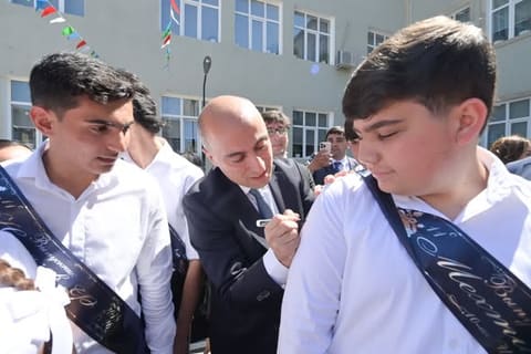 Elm və təhsil naziri “Son zəng” tədbirində iştirak edib