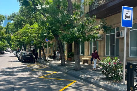 AYNA: 20 tibb müəssisəsinin qarşısında minib-düşmə yerləri təşkil edilib