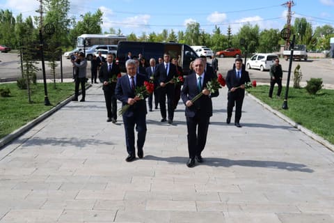 Kamran Əliyevin rəhbərlik etdiyi nümayəndə heyəti Qarsda rəsmi səfərdə olub