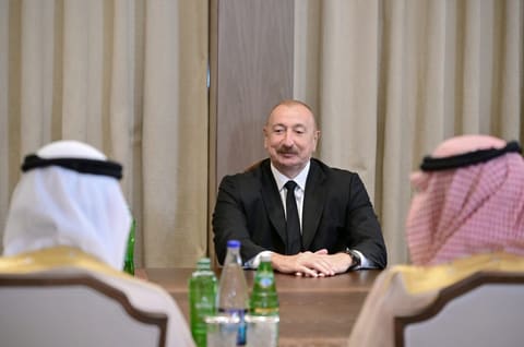 İlham Əliyev Ərəb Koordinasiya Qrupuna üzv qurumların rəhbər şəxslərindən ibarət nümayəndə heyətini qəbul edib