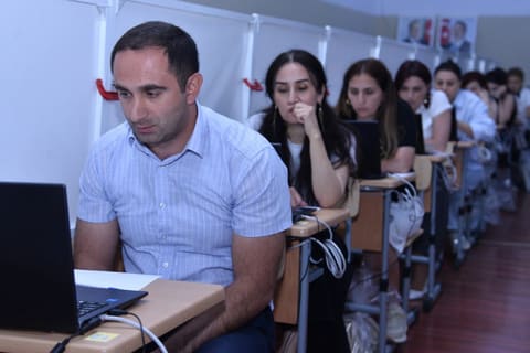Təhsilverənlərin sertifikatlaşdırılması prosesinin test imtahanı mərhələsinin ikinci günü yekunlaşıb