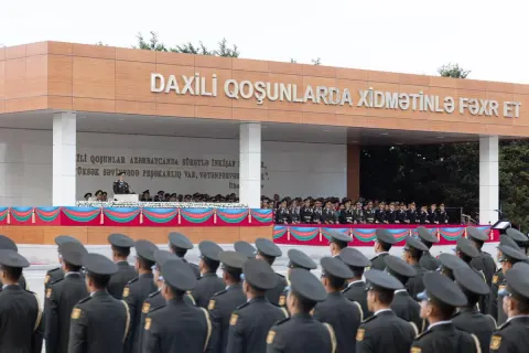Vilayət Eyvazov məzunlara diplomları təqdim edib- Fotolar - Video