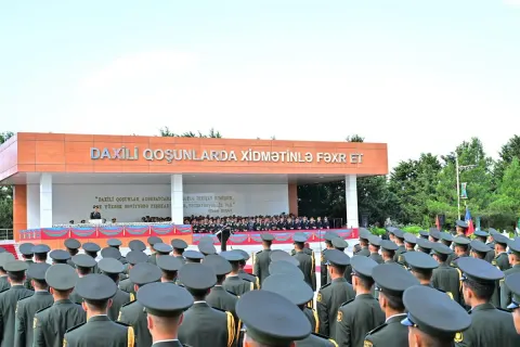 Vilayət Eyvazov məzunlara diplomları təqdim edib- Fotolar - Video