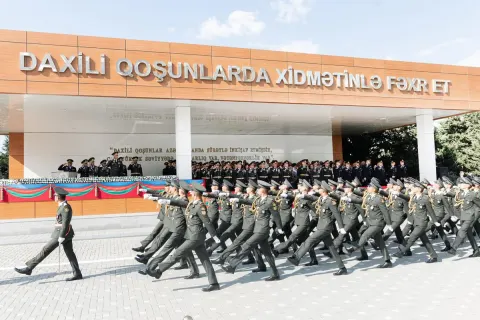 Vilayət Eyvazov məzunlara diplomları təqdim edib- Fotolar - Video