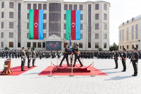 Vilayət Eyvazov məzunlara diplomları təqdim edib- Fotolar - Video
