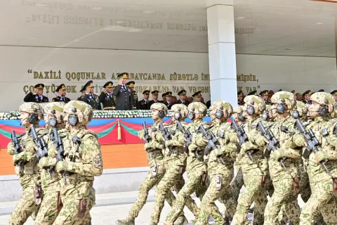 Vilayət Eyvazov məzunlara diplomları təqdim edib- Fotolar - Video